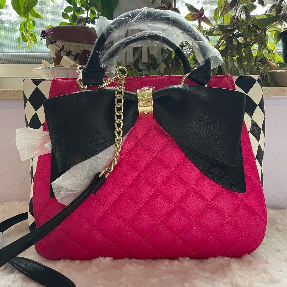 🚫SOLD🚫 NWT 🎀 Betsey Johnson Fuchsia Dome Handbag + Wristlet